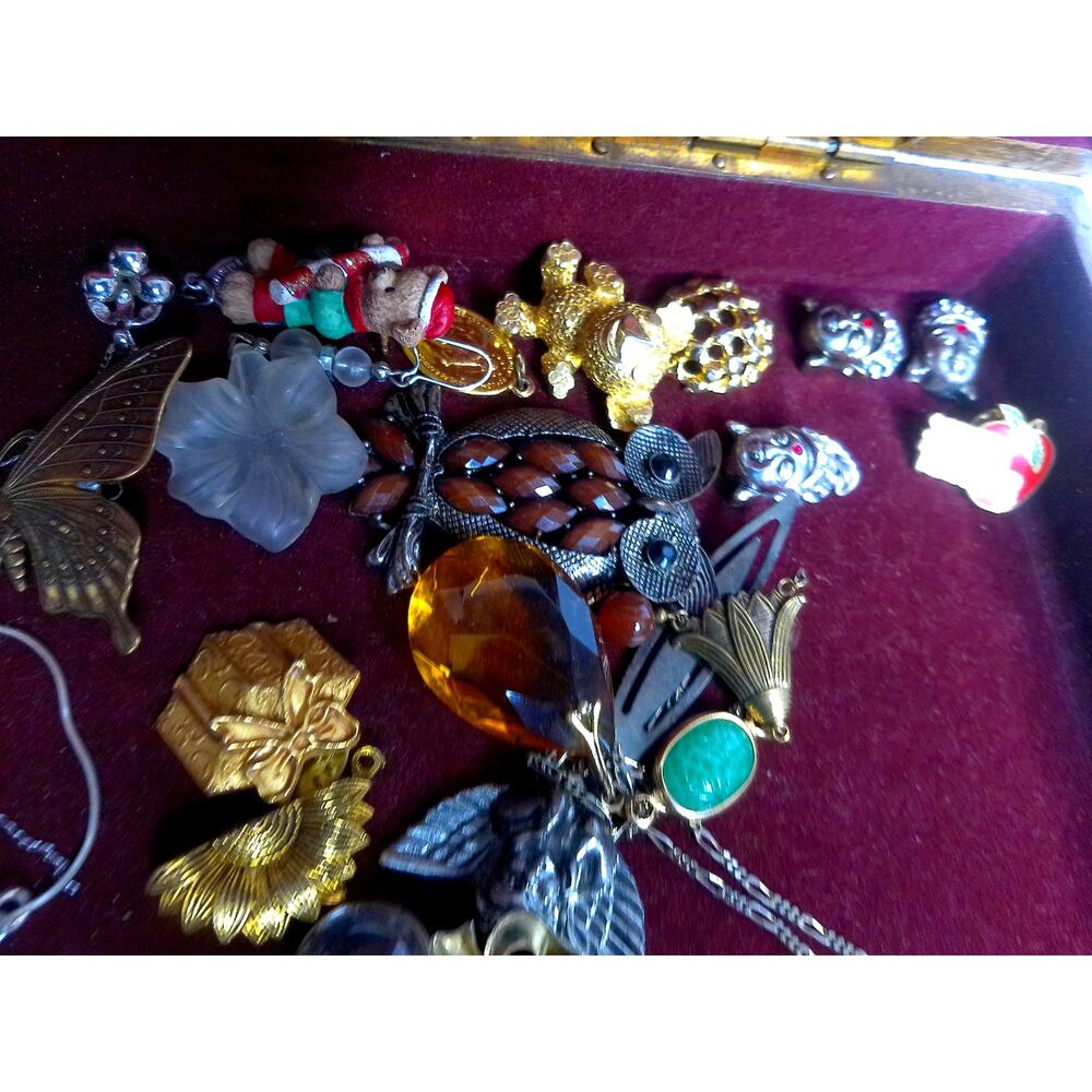 Vintage Fashion Jewelry Crafting Lot Broken Unmatched Floral Wood Jewelry Box